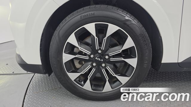 Kia Canival 2023 — photo 5