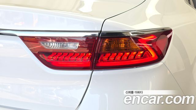 Kia K7 2019 — photo 9