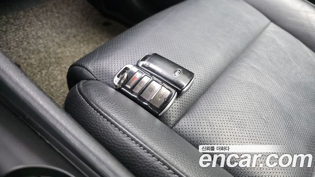 Kia K7 2019 — photo 27
