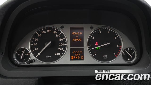 Mercedes-Benz B-Class 2010 — photo 8