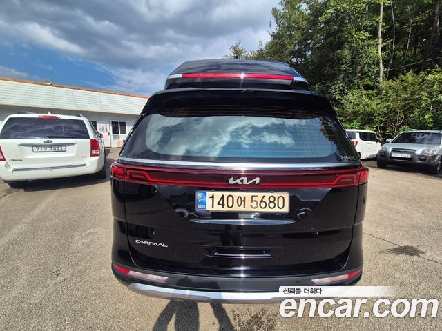Kia Canival 2023 — photo 4