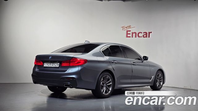 BMW 5-Series 2018 — photo 2