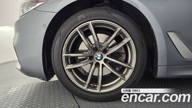 BMW 5-Series 2018 — photo 5