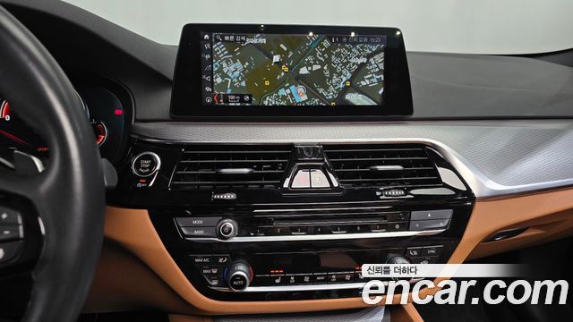 BMW 5-Series 2018 — photo 12