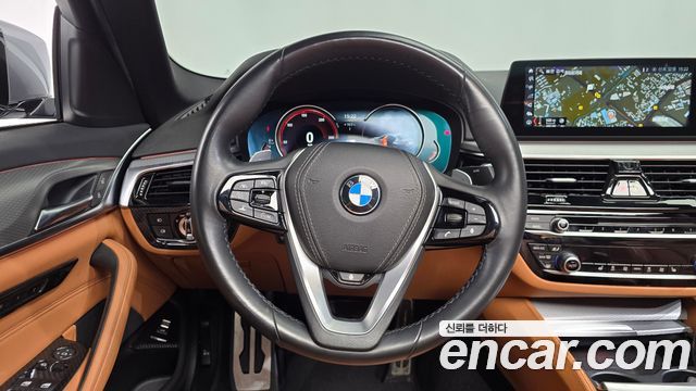 BMW 5-Series 2018 — photo 13