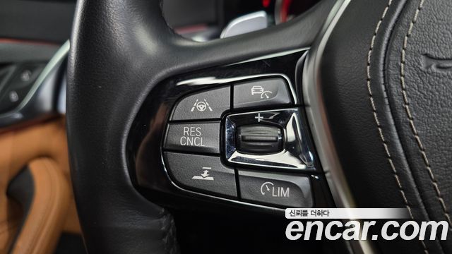 BMW 5-Series 2018 — photo 16