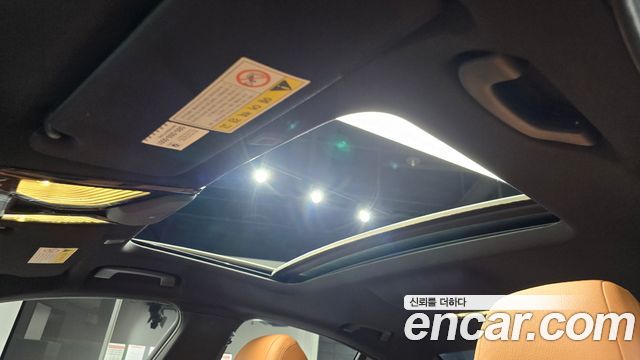 BMW 5-Series 2018 — photo 17