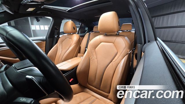 BMW 5-Series 2018 — photo 20
