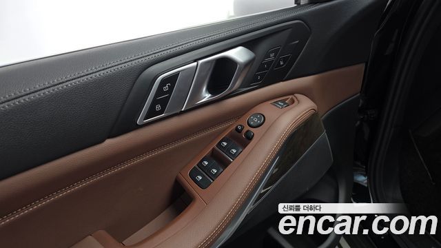 BMW X5 2019 — photo 24