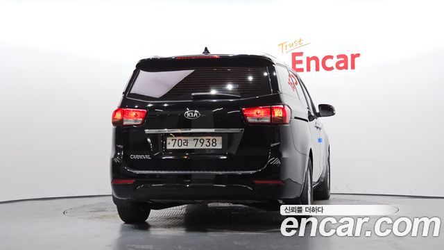 Kia Canival 2016 — photo 4