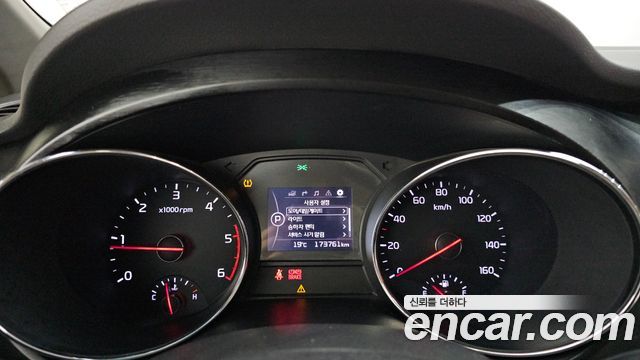 Kia Canival 2016 — photo 11