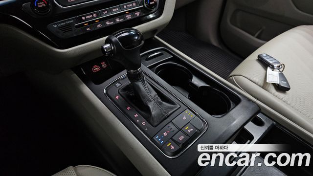 Kia Canival 2016 — photo 12
