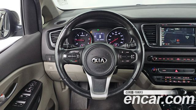 Kia Canival 2016 — photo 19