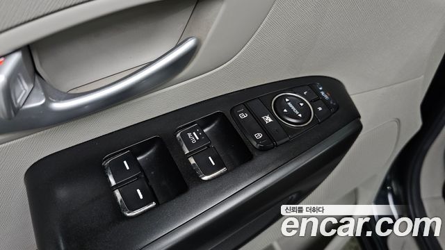 Kia Canival 2016 — photo 22