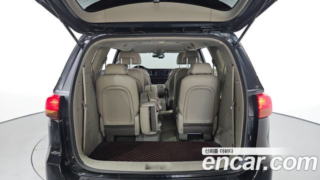 Kia Canival 2016 — photo 26