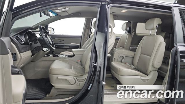 Kia Canival 2016 — photo 16