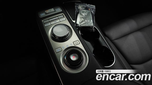 Genesis GV70 2023 — photo 12