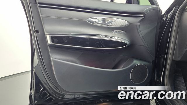 Genesis GV70 2023 — photo 14