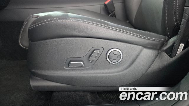 Genesis GV70 2023 — photo 30
