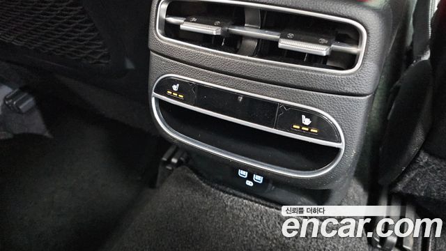 Genesis GV70 2023 — photo 32