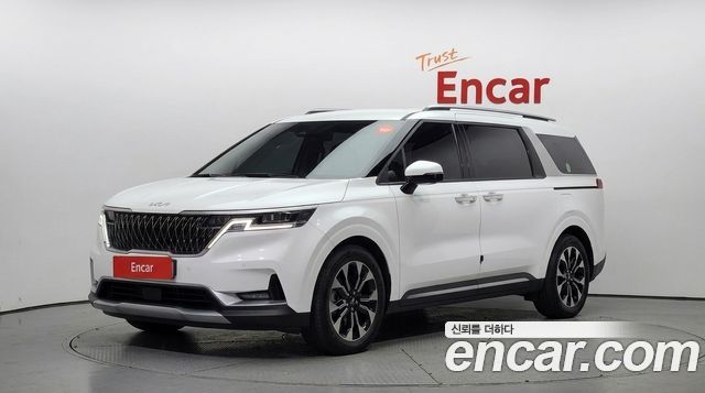 Kia Canival 2023 — photo 1