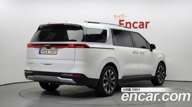 Kia Canival 2023 — photo 2
