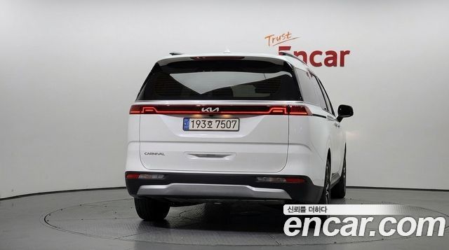 Kia Canival 2023 — photo 4