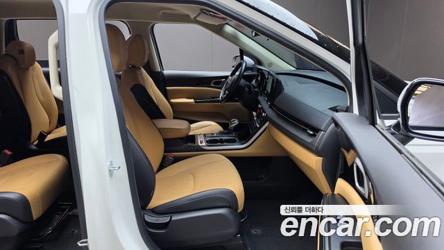 Kia Canival 2023 — photo 16