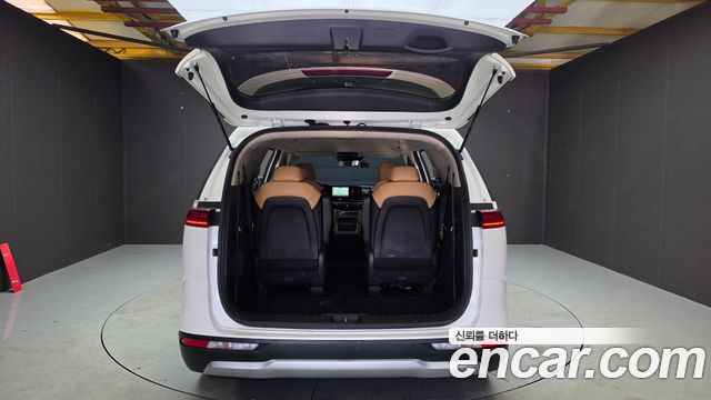 Kia Canival 2023 — photo 32