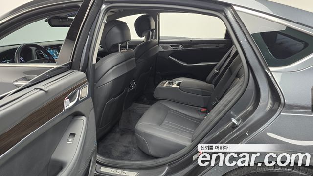 Genesis G80 2018 — photo 17