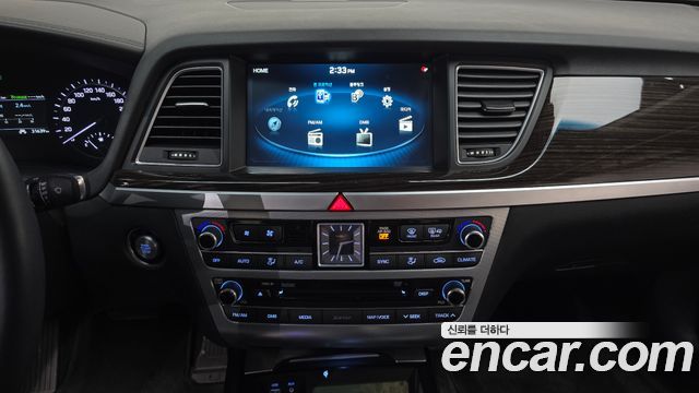 Genesis G80 2018 — photo 18