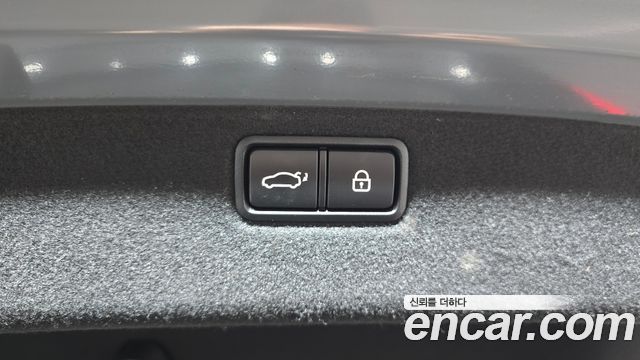 Genesis G80 2018 — photo 24