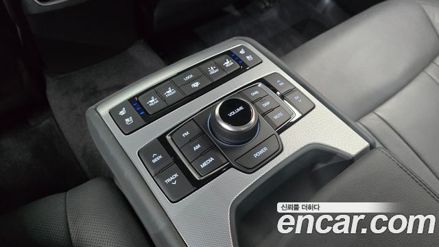 Genesis G80 2018 — photo 26