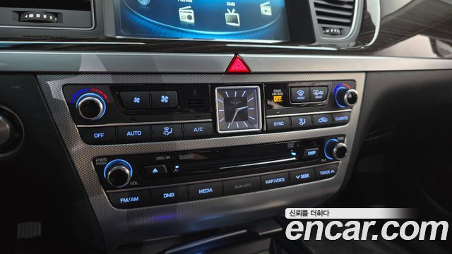 Genesis G80 2018 — photo 32