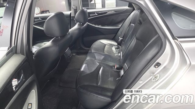 Hyundai Sonata 2010 — photo 12