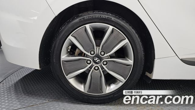 Hyundai Ioniq 2016 — photo 5