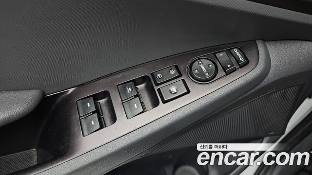 Hyundai Ioniq 2016 — photo 12