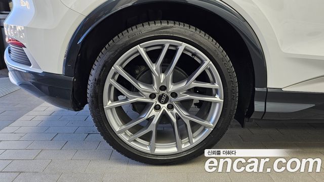 Audi Q4 e-tron 2025 — photo 5