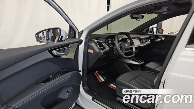 Audi Q4 e-tron 2025 — photo 13