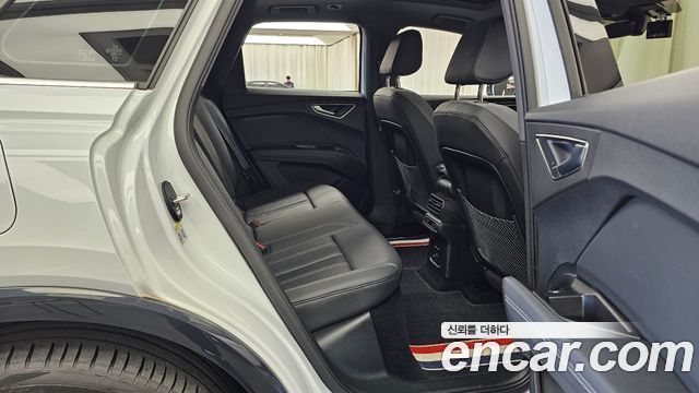 Audi Q4 e-tron 2025 — photo 18