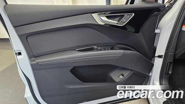 Audi Q4 e-tron 2025 — photo 14