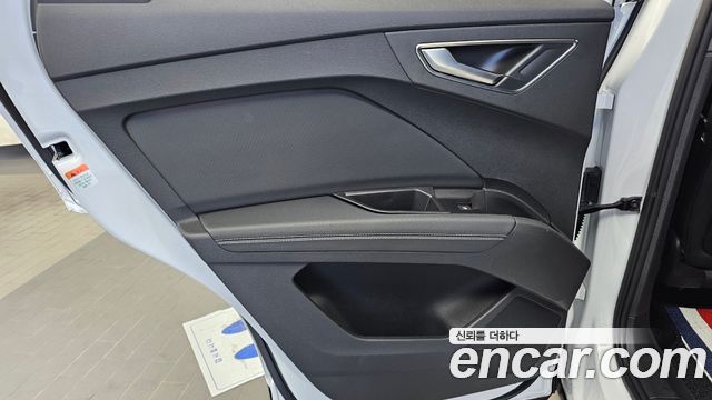 Audi Q4 e-tron 2025 — photo 15