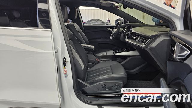 Audi Q4 e-tron 2025 — photo 16