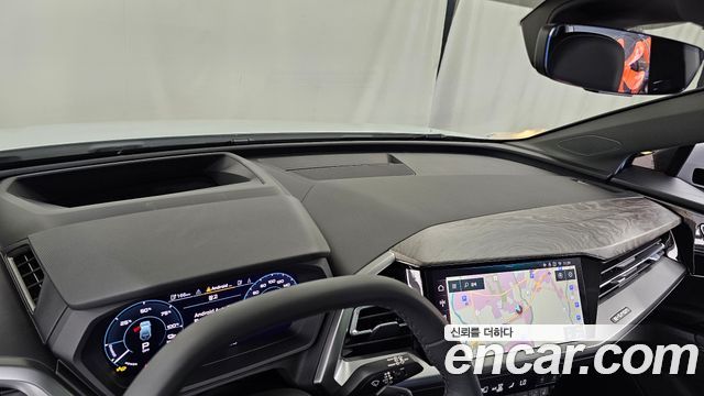 Audi Q4 e-tron 2025 — photo 32