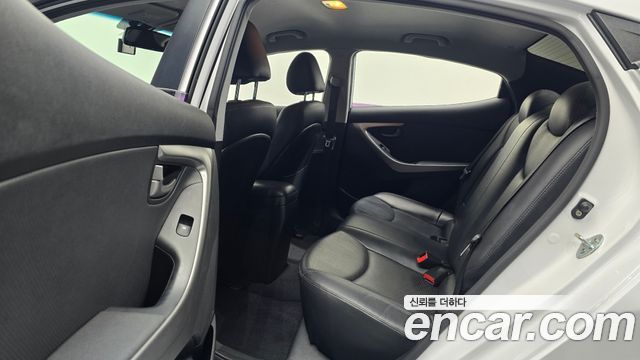 Hyundai AVANTE 2014 — photo 18