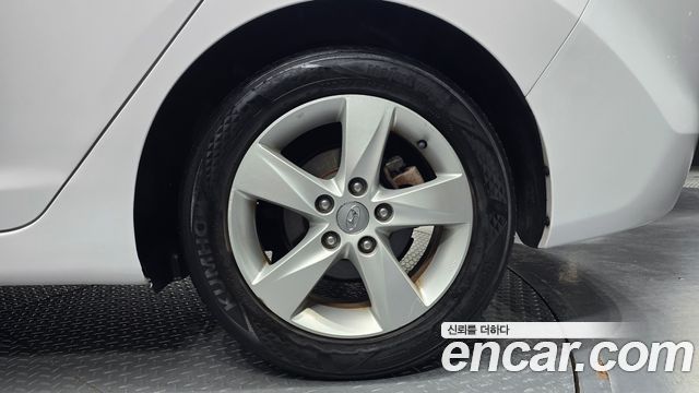 Hyundai AVANTE 2014 — photo 7