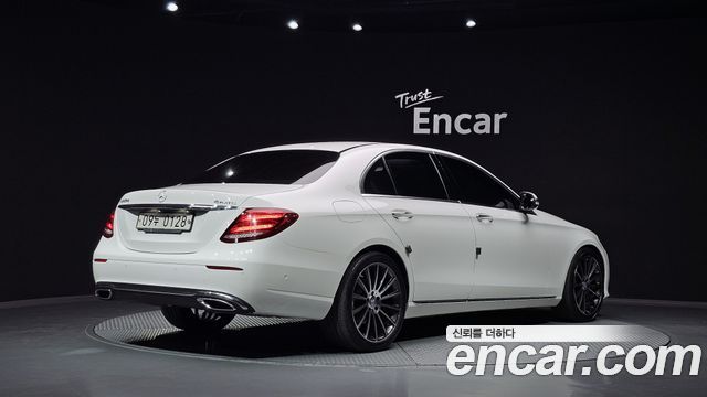 Mercedes-Benz E-Class 2017 — photo 2