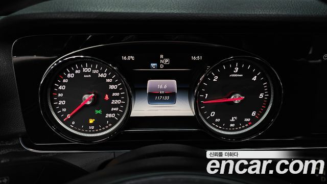Mercedes-Benz E-Class 2017 — photo 8
