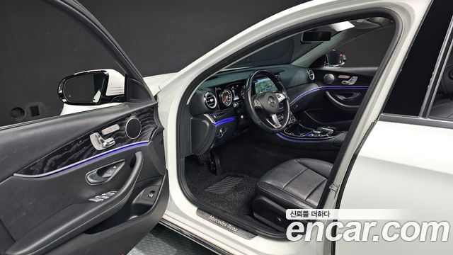 Mercedes-Benz E-Class 2017 — photo 10