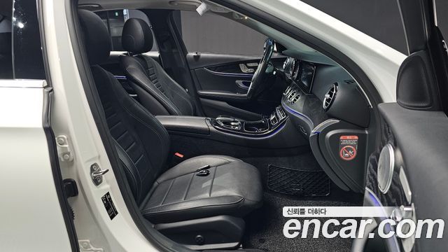 Mercedes-Benz E-Class 2017 — photo 12